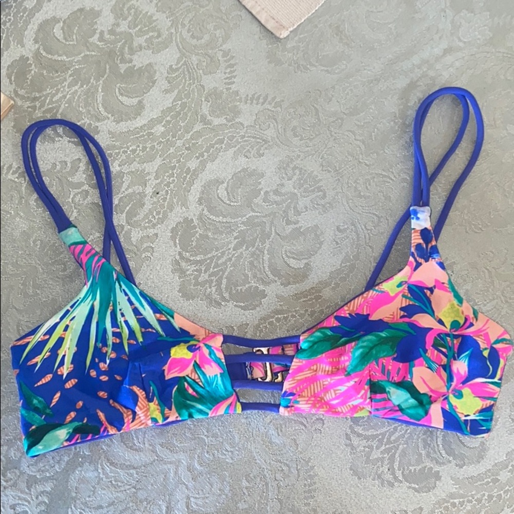 Reversible bathing suit